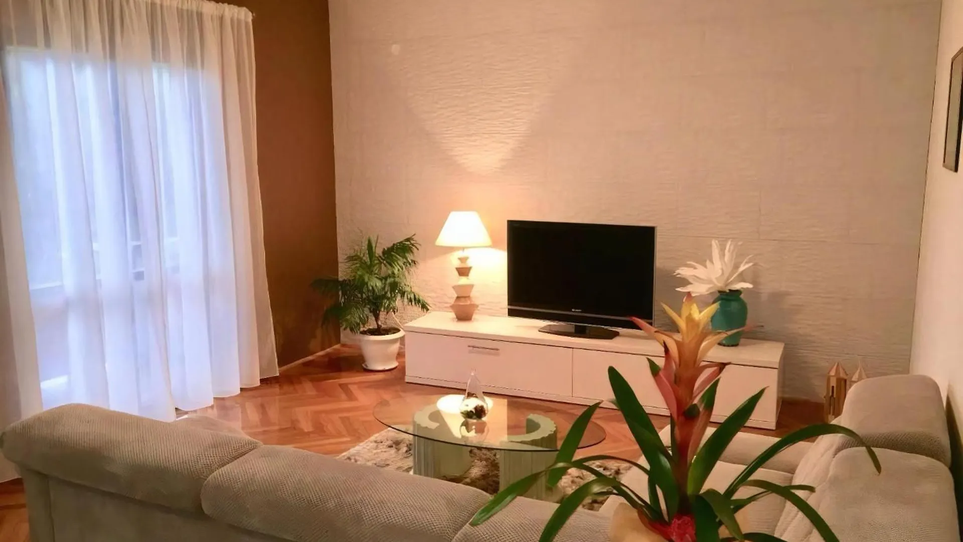 Geraeumige Ferienwohnung Mit Schoenem Garten Vir 0*,  Kroatien