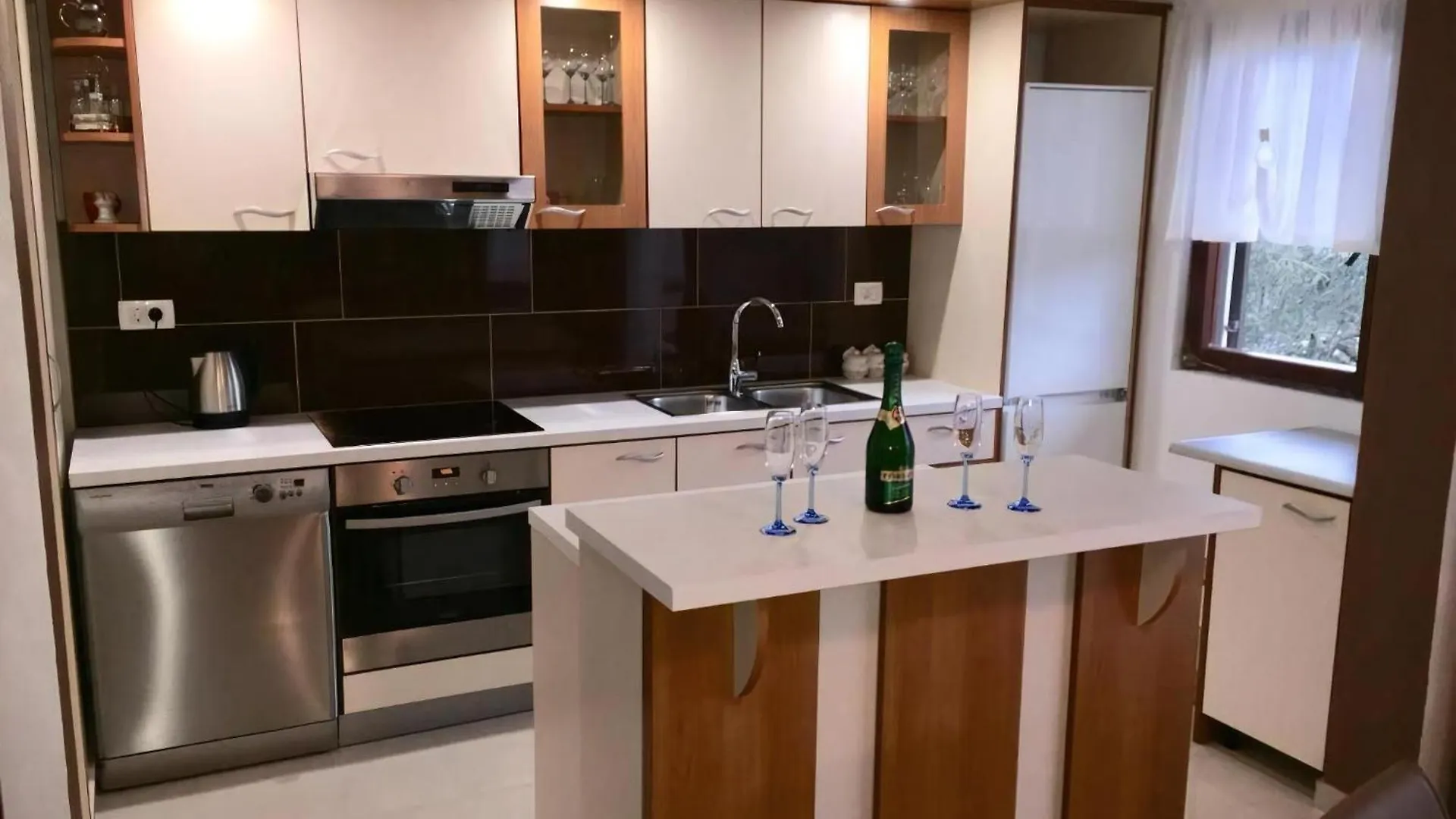 Geraeumige Ferienwohnung Mit Schoenem Garten Vir