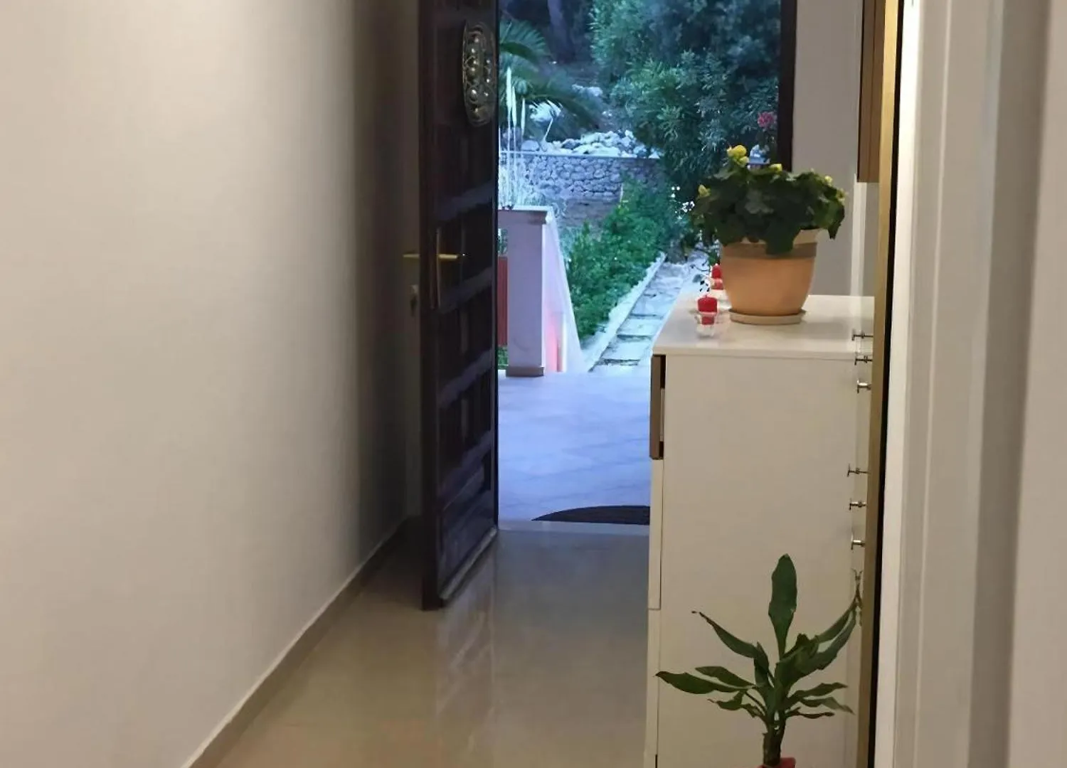 Geraeumige Ferienwohnung Mit Schoenem Garten Vir Apartment